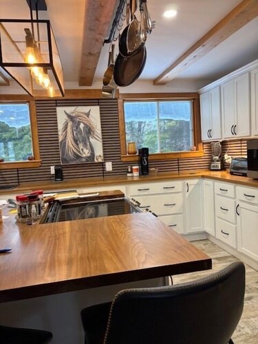 Farmhouse: Spacious 3-Bedroom at Liscomb Lodge