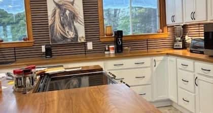 Farmhouse: Spacious 3-Bedroom at Liscomb Lodge