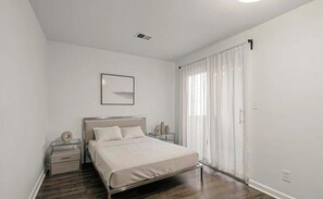 Bed sheets - World Cup rental awaits. 2BR 1BA condo in charming Country Club Plaza KC. (Kansas City)