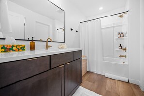 Shower, towels - Roam Retreat Near Snowbasin R5931 | Pool | Hot Tub (Mountain Green)