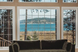 Interior - View Forth— A Gardiner Beach Retreat (Sequim)