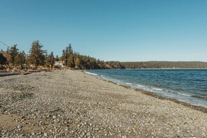 Beach nearby, beach towels - View Forth— A Gardiner Beach Retreat (Sequim)