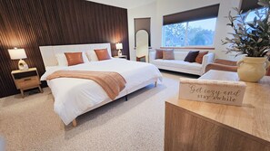 Cuna de viaje, internet y ropa de cama 