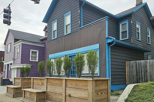 Boho loft is a fabulous 2-bedroom apartment close to downtown