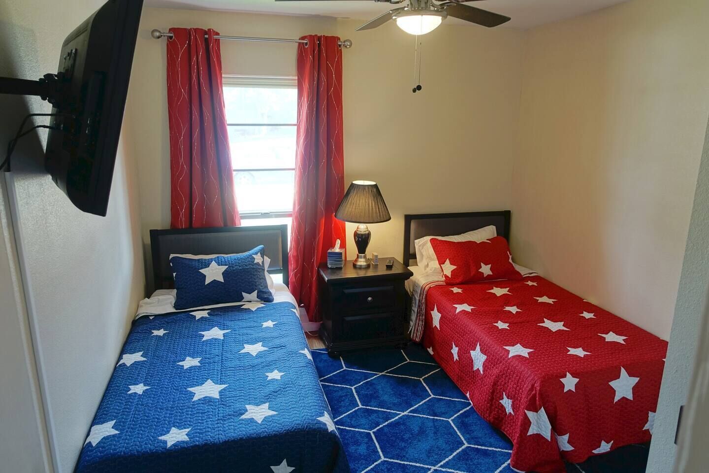 Iron/ironing board, WiFi, bed sheets