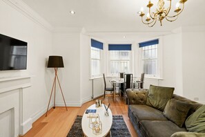 Smart TV - Affordable 1BD Apartment with Premium location Near Hyde Park (London)