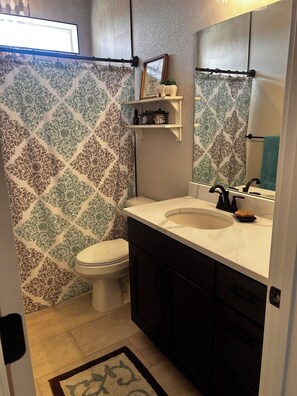 Bathroom - Spacious & fully equipped home with hot tub, pool, and gym! (Cheyenne)