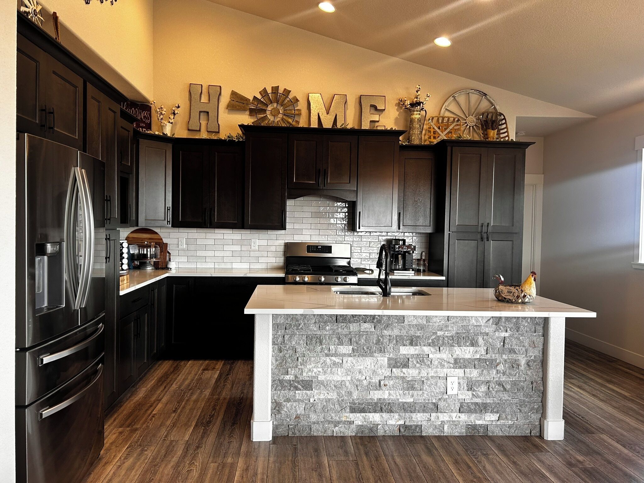冰箱、微波炉、烤箱、炉灶