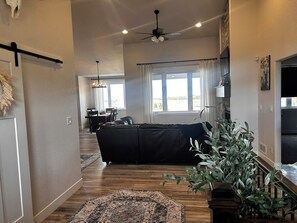 Living area - Spacious & fully equipped home with hot tub, pool, and gym! (Cheyenne)
