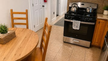 Oven, stovetop, coffee/tea maker, cookware/dishes/utensils
