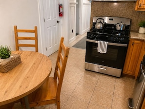 Oven, stovetop, coffee/tea maker, cookware/dishes/utensils - Private Rooms Shared Bath UC Berkeley (Berkeley)