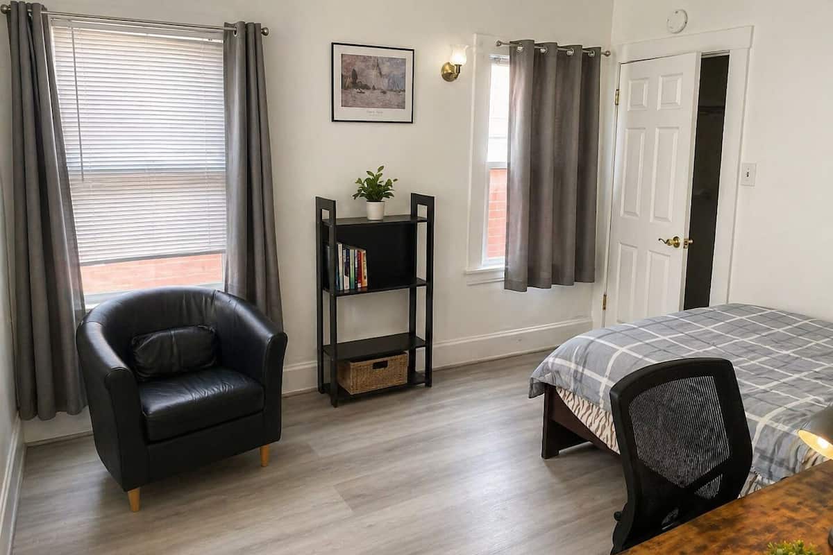 Standard Room, 1 Double Bed, Shared Bathroom | Desk, laptop workspace, free WiFi