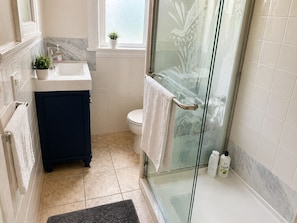 Shared bathroom - Private Rooms Shared Bath UC Berkeley (Berkeley)