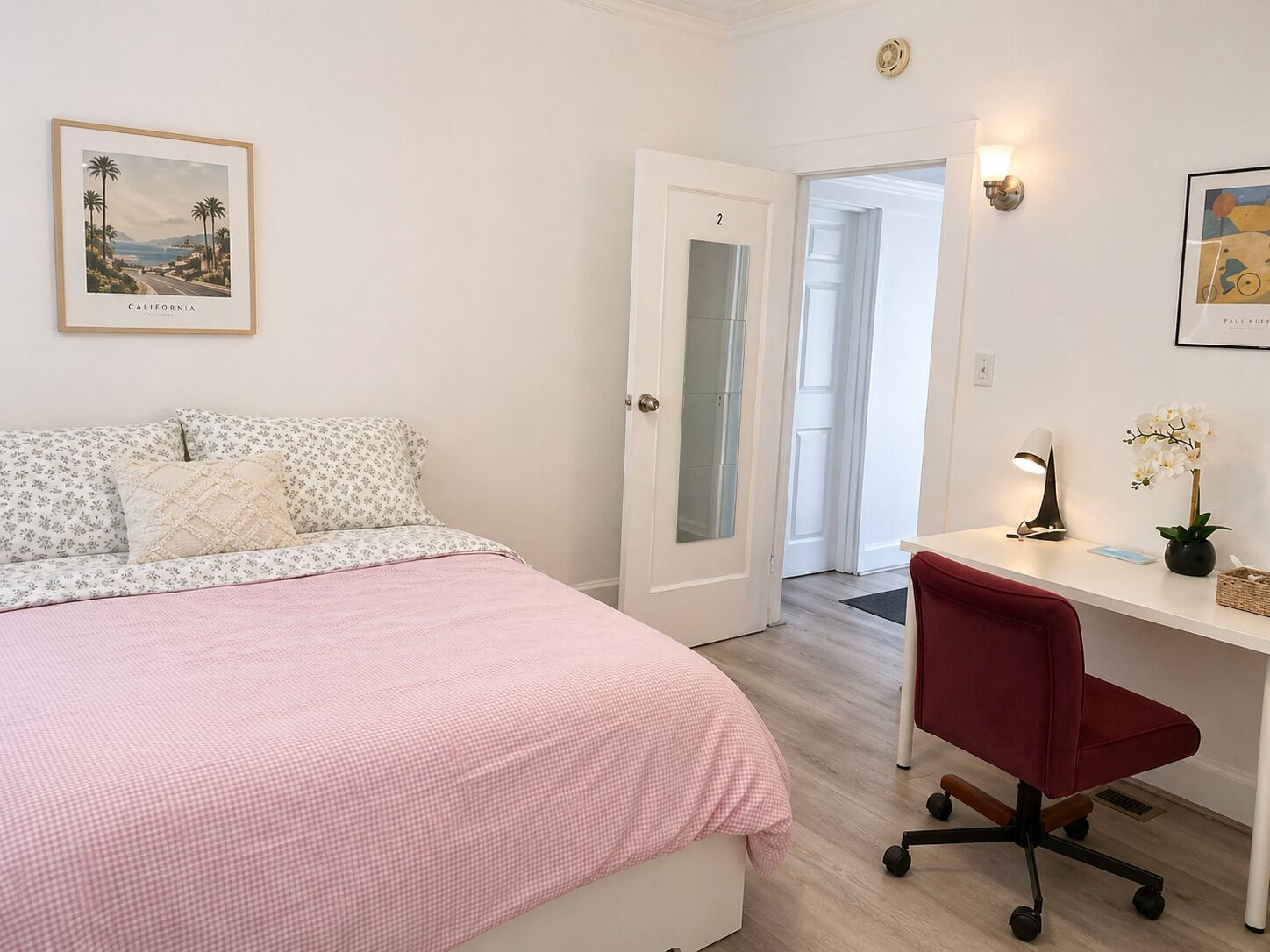 Standard Room, 1 Double Bed, Shared Bathroom | Desk, laptop workspace, free WiFi