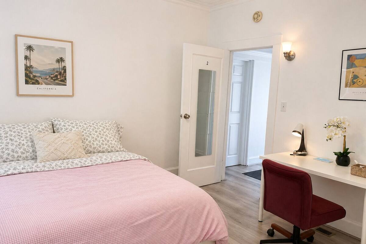 Standard Room, 1 Double Bed, Shared Bathroom | Desk, laptop workspace, free WiFi
