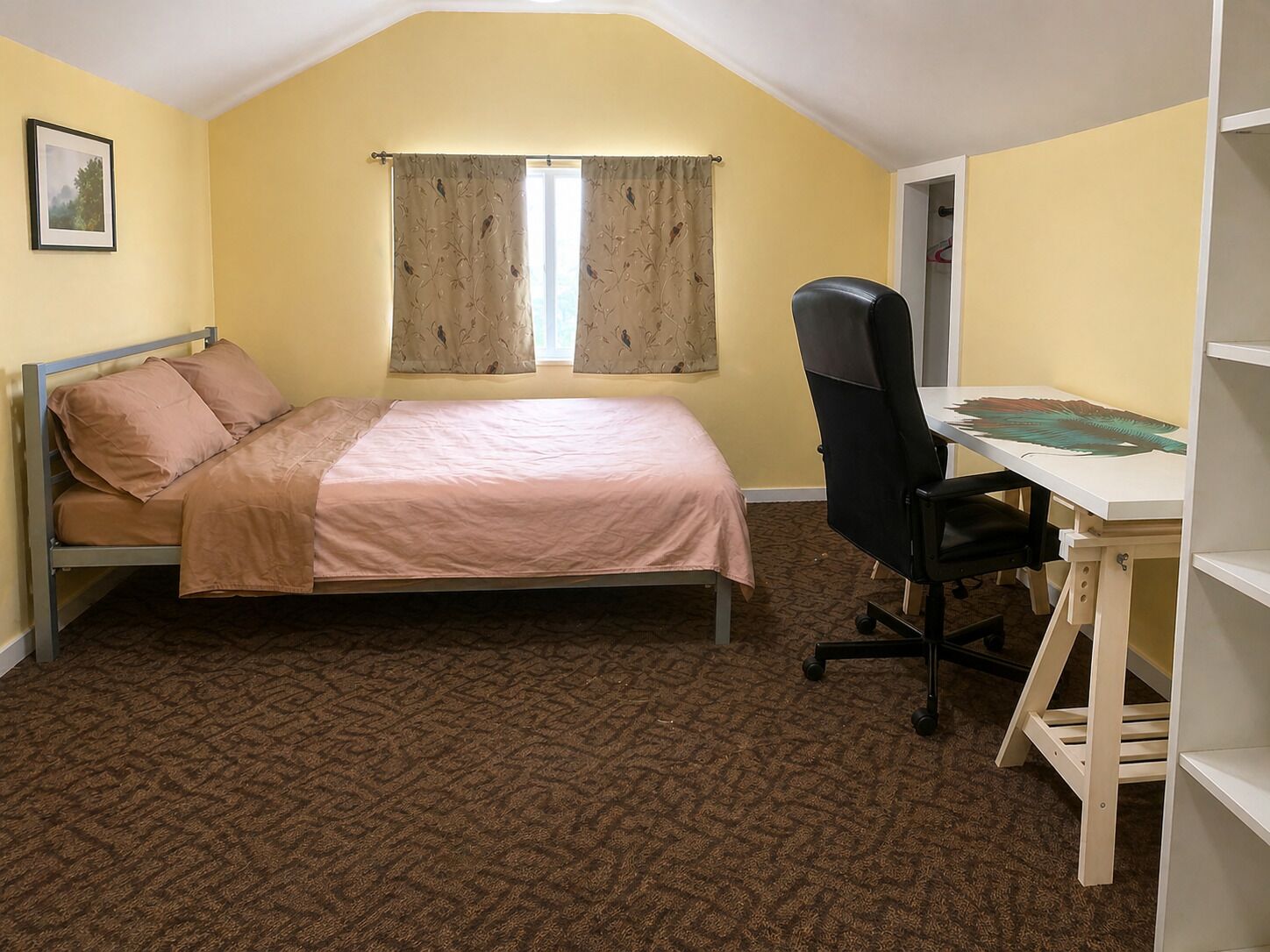 Standard Room, 1 Double Bed, Shared Bathroom | Desk, laptop workspace, free WiFi