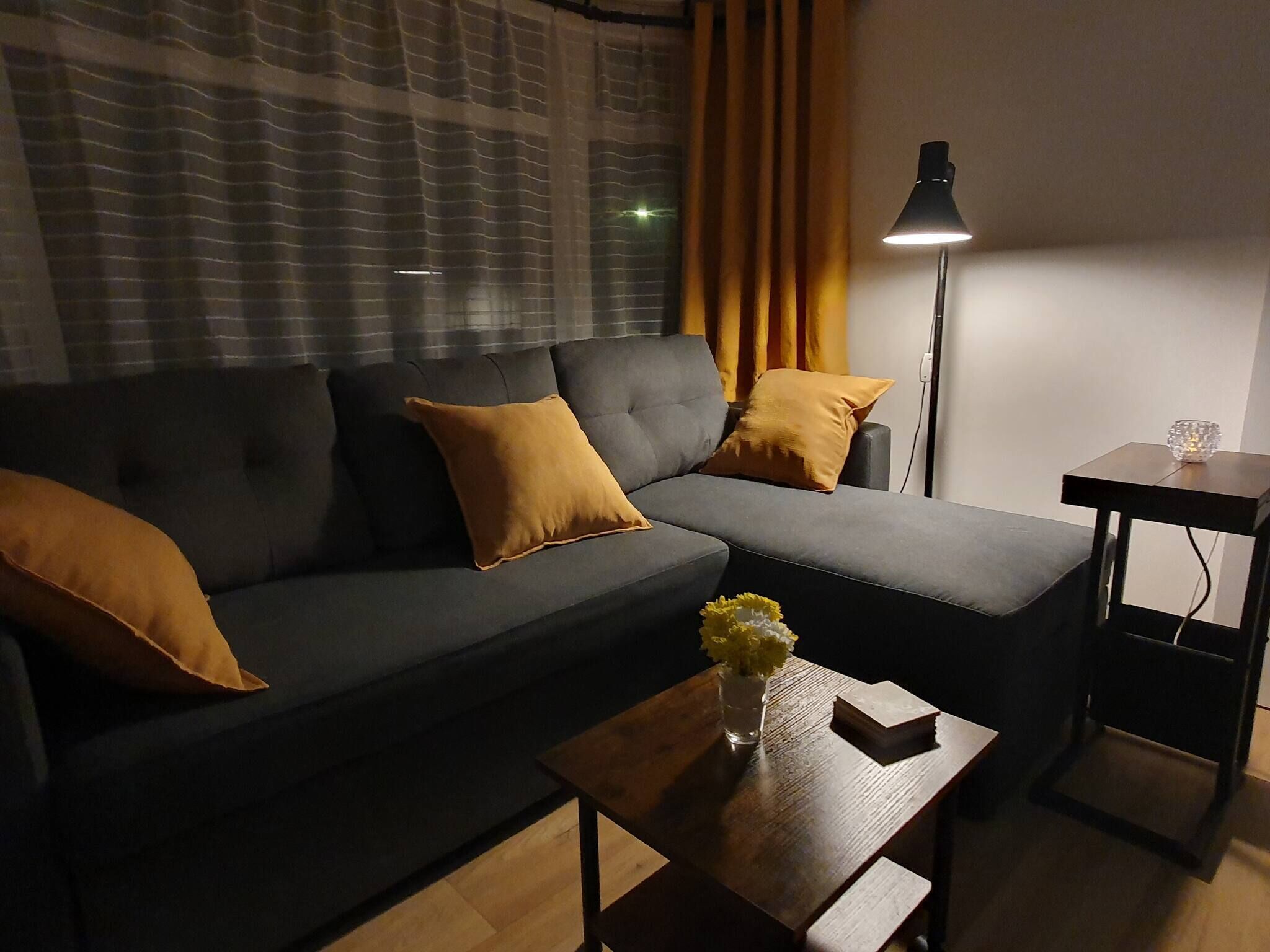 Kondominium, 1 kamar tidur, patio | Ruang keluarga | Buku
