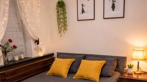 A neatly arranged bedroom with a bed, bedside table, lamp, and a small potted plant. - Luxury Smart Windsor London Parking (Slough)