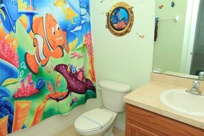 Shower, hair dryer, towels, shampoo - Blissful Disney Escape 2BR Minutes to Magic (Kissimmee)