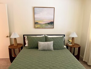 1 slaapkamer, een strijkplank/strijkijzer, wifi, beddengoed