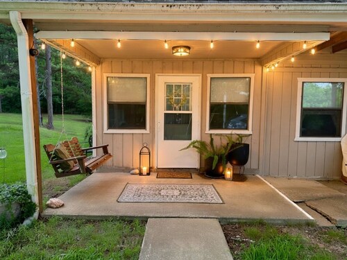 Peaceful Lodge Apartment: Full Kitchen + 74-Acre Retreat