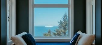 Golden Tide Cottage | 2 Bd, Panoramic Ocean Views