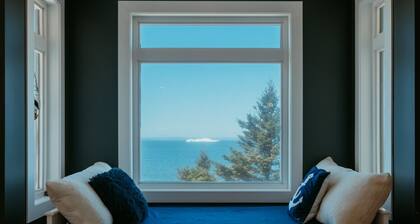 Golden Tide Cottage | 2 Bd, Panoramic Ocean Views