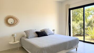 Iron/ironing board, travel cot, WiFi, bed sheets