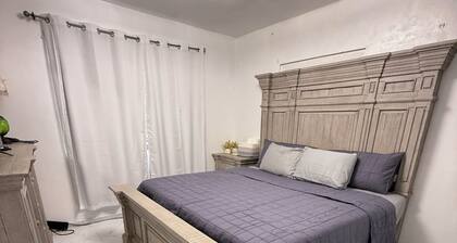 4BR Home, Sleeps 10, Beach & Caves in Arecibo