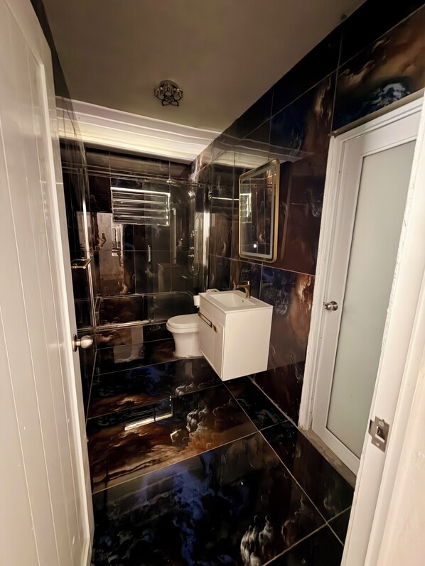 Towels, soap, shampoo, toilet paper