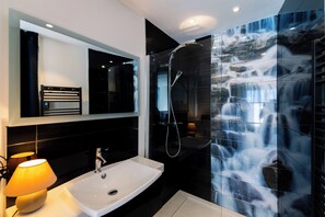 Shower, hair dryer, towels - La Badoumba · Heated Pool & Jacuzzi (Saleilles)
