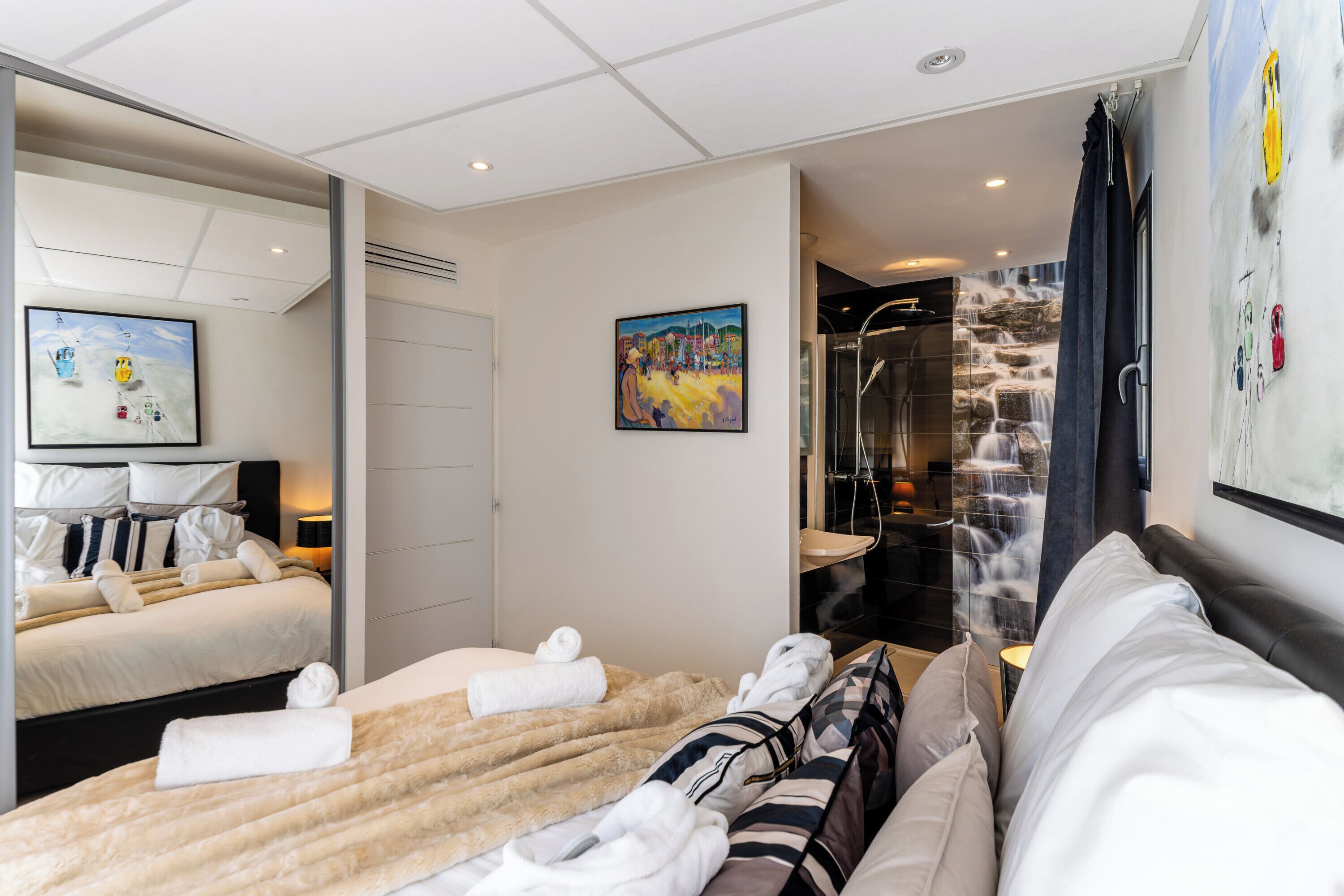 Iron/ironing board, travel cot, WiFi, bed sheets