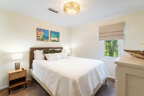 Bügeleisen/Bügelbrett, Reisekinderbett, kostenloses WLAN, Bettwäsche