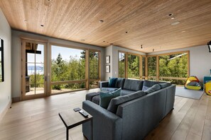 Smart TV, fireplace, books, offices - Lake Forest Luxe - Spacious Lakefront Tahoe Retreat, Private Hot Tub, Media Room, EV Charger (Tahoe City)