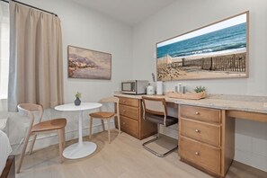 Dining - Bella Notte by the beach Studio 4 (Pleasure Point)