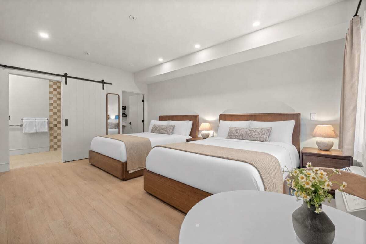 Desk, iron/ironing board, internet, bed sheets