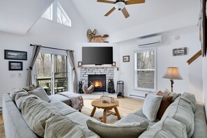 TV, fireplace - Sleeps 26 | 2 Homes | Near Big Boulder (Blakeslee)
