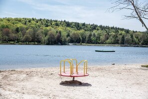 Sun-loungers - Sleeps 26 | 2 Homes | Near Big Boulder (Blakeslee)