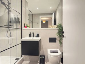 Apartment, 2 Bedrooms, Accessible, Smoking | Bathroom - Stylish Luxury 2bed Manchester Ancoats City Centre Balcony,parking & Wifi (Manchester)