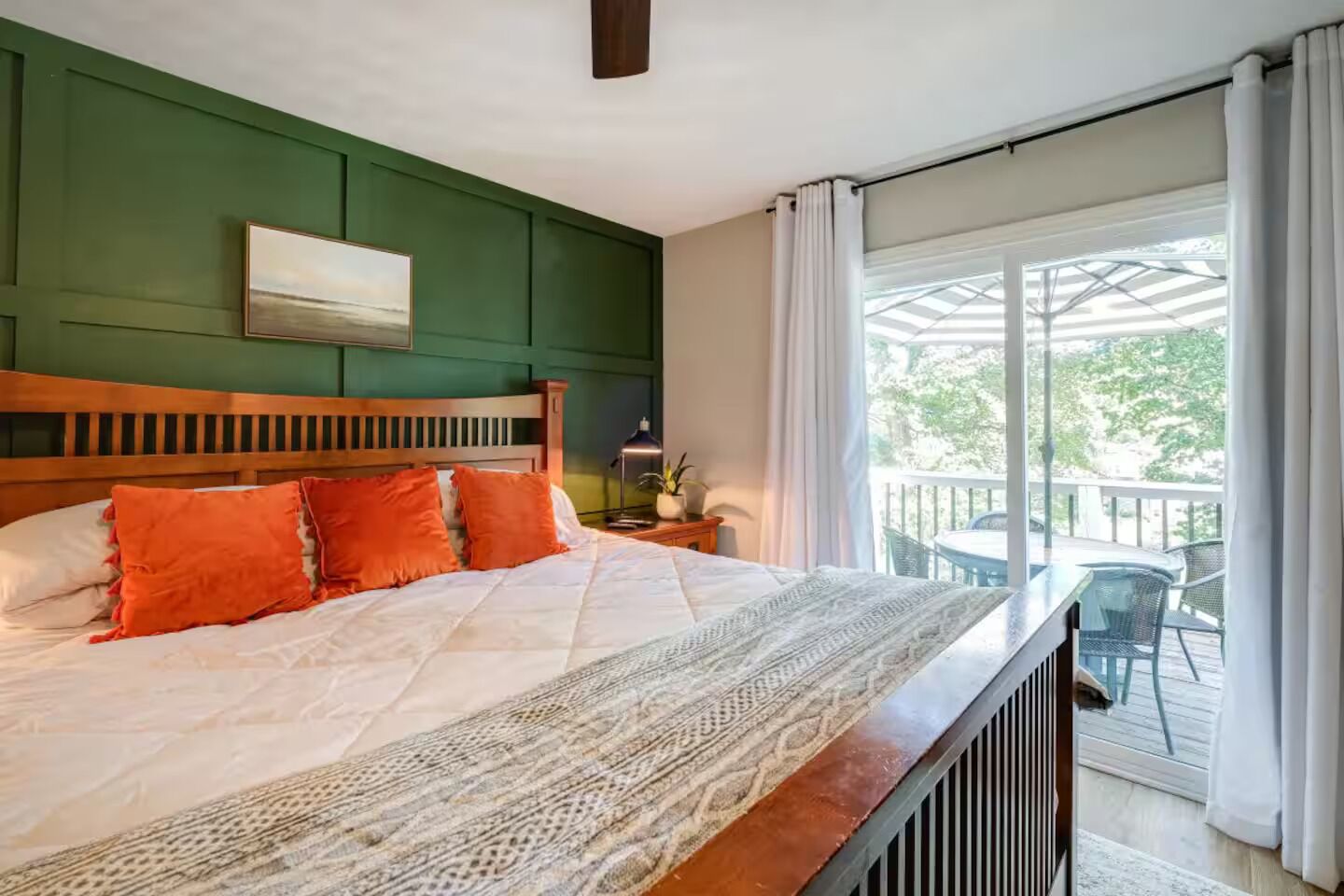 4 bedrooms, desk, iron/ironing board, travel crib