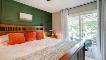 4 bedrooms, desk, iron/ironing board, travel crib
