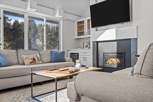 Charming, sunny 3‑bedroom Village Green Condo