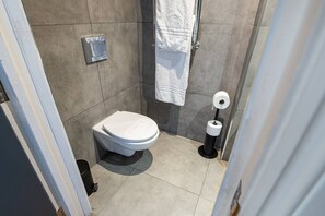 Double Room, 1 Double Bed | Bathroom | Shower, free toiletries, towels, soap
