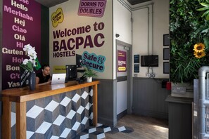 Lobby - BacPac Hostel (London)