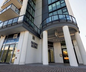 Exterior detail - Bright Brand New Harbourside 2BR | Walk to Victoria (Victoria)