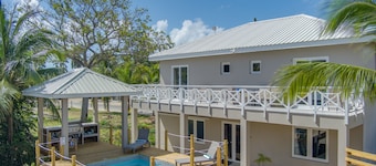 Placencia Village Pool, 4 Bed 4 Bath.