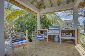 Property grounds - Bright Studio | Pool, Laundry & Secure Parking (Placencia)