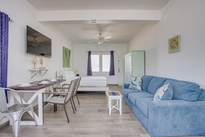 Living area - Spacious 2BR/2BA | Pool, Laundry & Gated (Placencia)