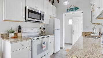 Coffee/tea maker, fridge, microwave, oven