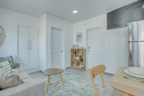 Living area - Placencia Village 1BR | Pool + Full Kitchen (Placencia)